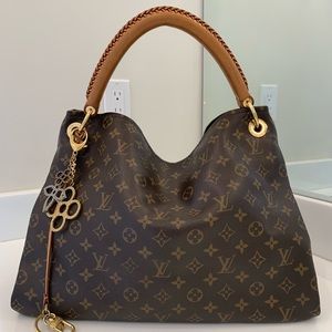 Louis Vuitton Artsy bag